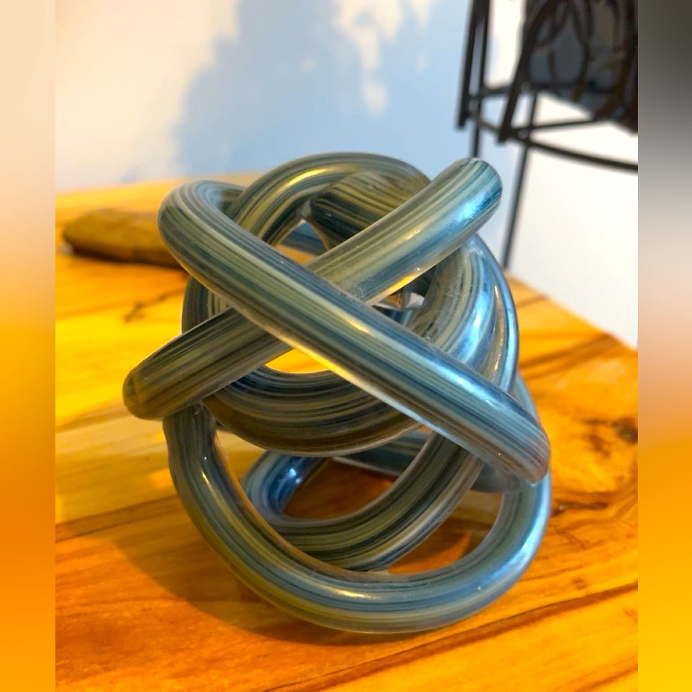 💙 Retro Glass Twisted Infinity Knot Orb Ornament ♾️